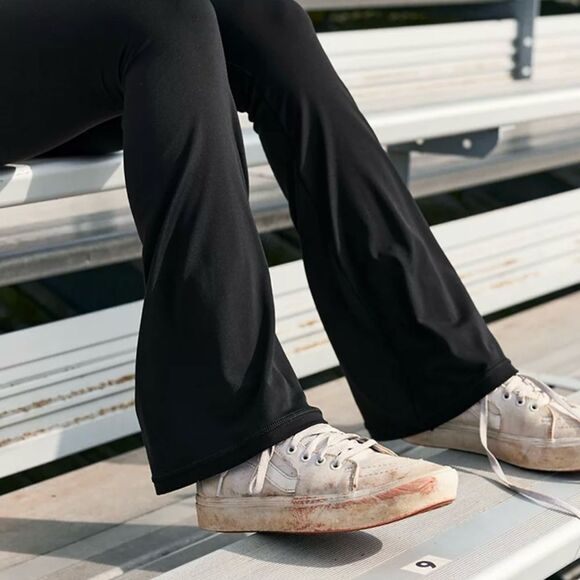 Aerie Offline Real Me HighWaisted Flare Legging Black NWT in packaging - Picture 3 of 8